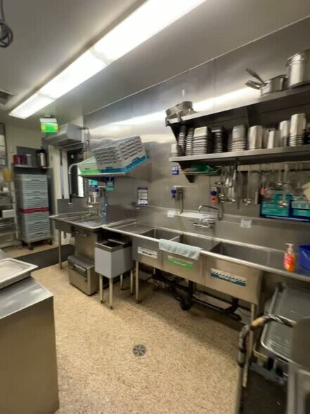 More Photos Of 1200 E 5th St, Los Angeles Restaurant For Lease