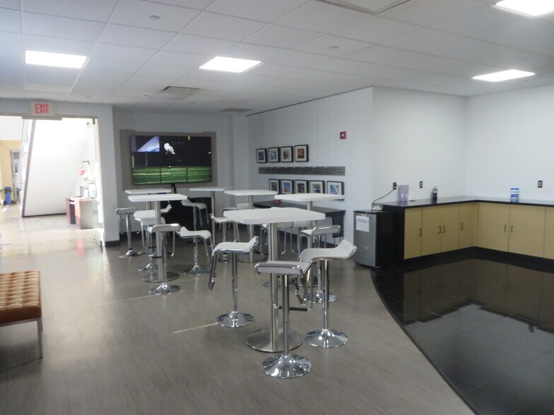 More Photos Of 6 State Route 173, Clinton Township Office For Lease