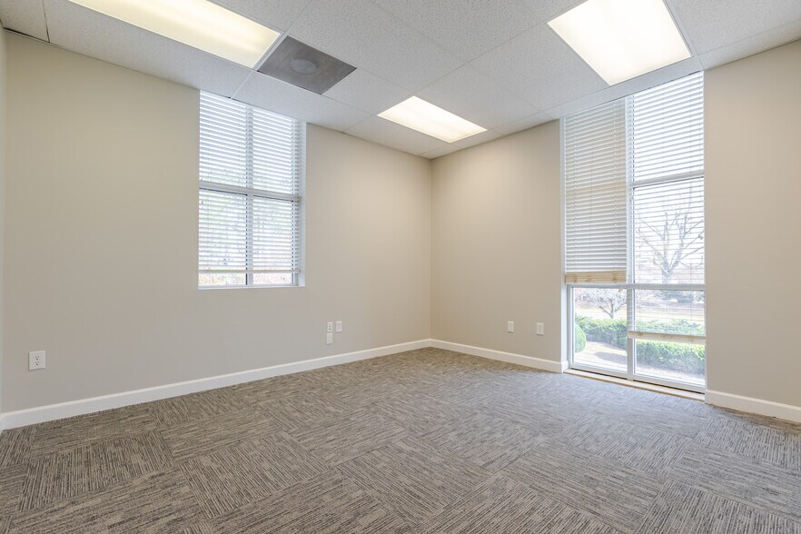 More Photos Of 100 Stone Village Dr, Fort Mill Bank For Lease