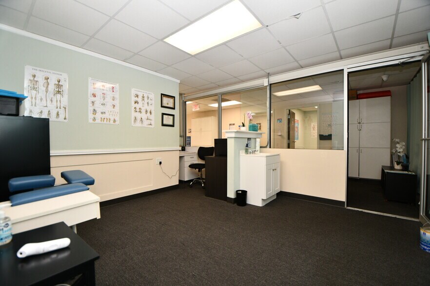 More Photos Of 7118 Harrisburg Blvd, Houston Medical For Sale