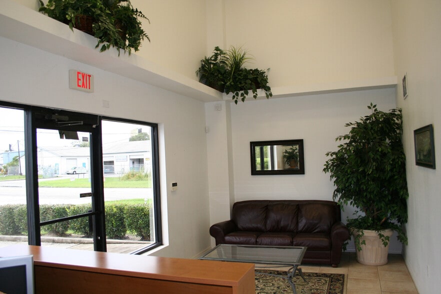 More Photos Of 4126 Louis Ave, Holiday Warehouse For Sale