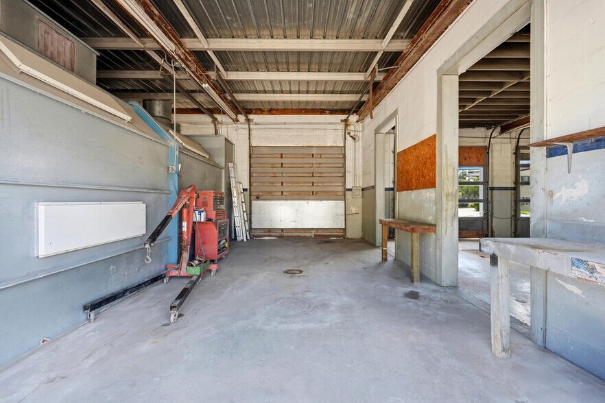 More Photos Of 10 N Main St, Chiefland Service Station For Sale