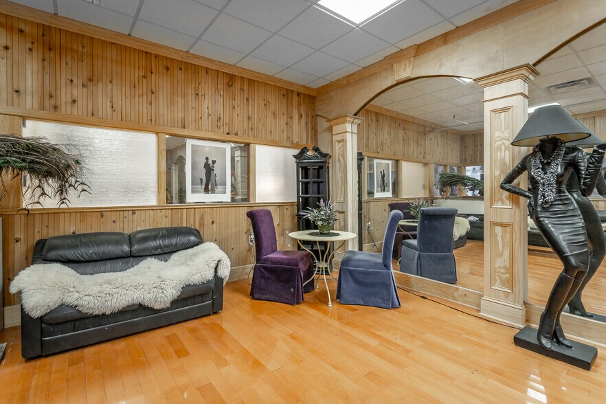 More Photos Of 395 S Ocoee St, Cleveland Showroom For Sale