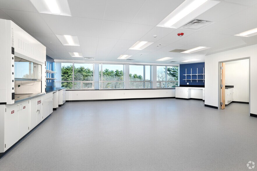 More Photos Of 48 Dunham Rd, Beverly Office For Lease