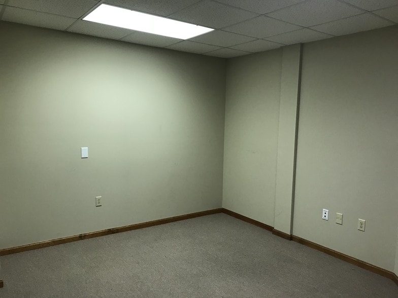 More Photos Of 1991 S State St, Dover Office For Lease