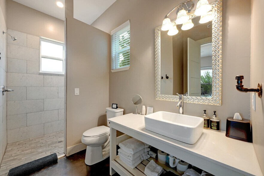 More Photos Of 7400 McGregor Ln, Dripping Springs Hotel For Sale
