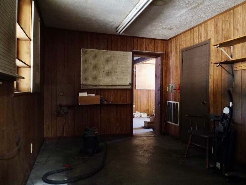 More Photos Of 3560 NW Highway 20, Conyers General Retail For Sale