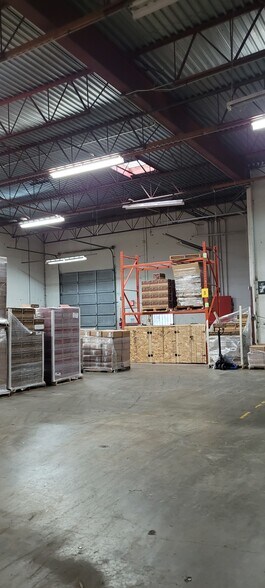 More Photos Of 305 Cayer st, Coquitlam Warehouse For Lease