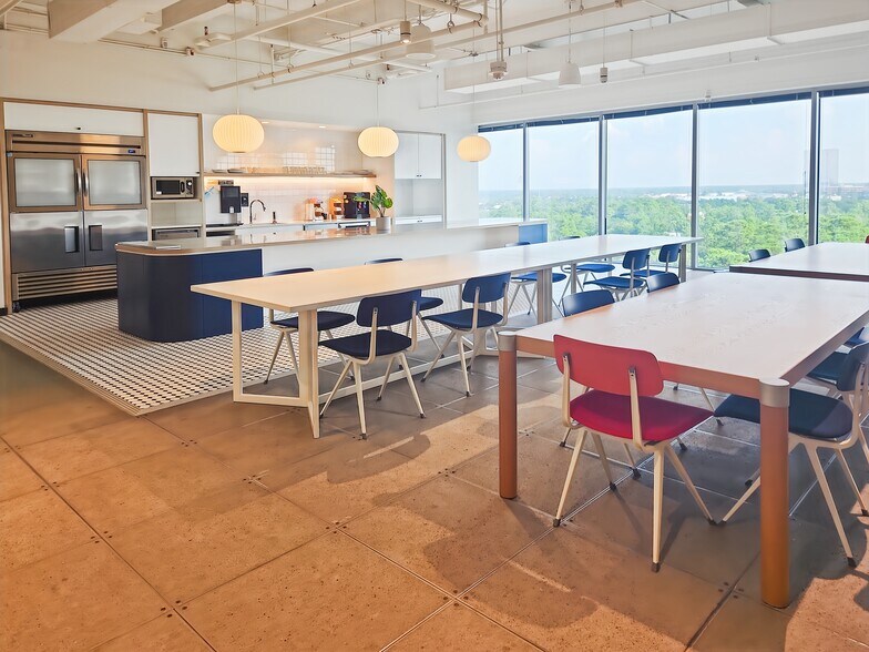 More Photos Of 1725 Hughes Landing Blvd, The Woodlands Coworking Space
