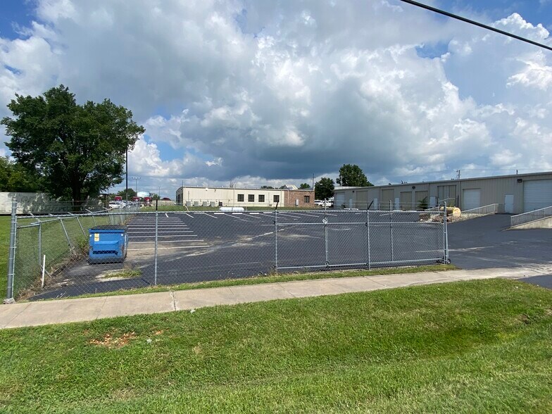 More Photos Of 2401 W Old Route 66, Strafford Office For Lease