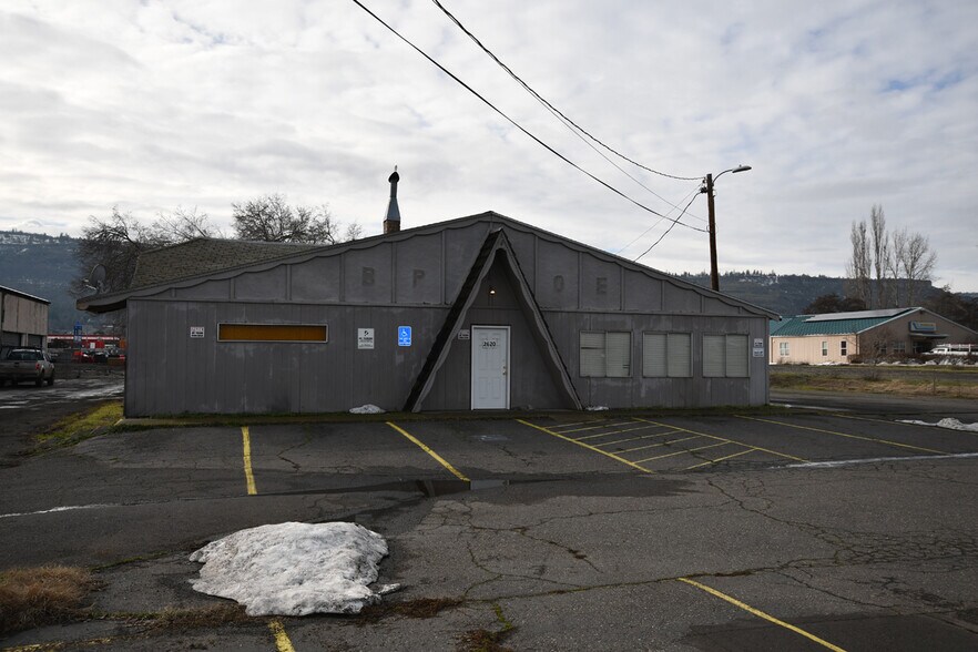 More Photos Of 2620 W 2nd St, The Dalles Restaurant For Sale