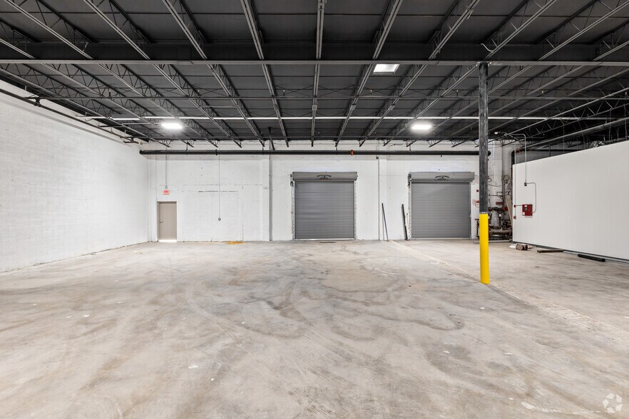 More Photos Of 7100 NW 36th Ave, Miami Warehouse For Lease
