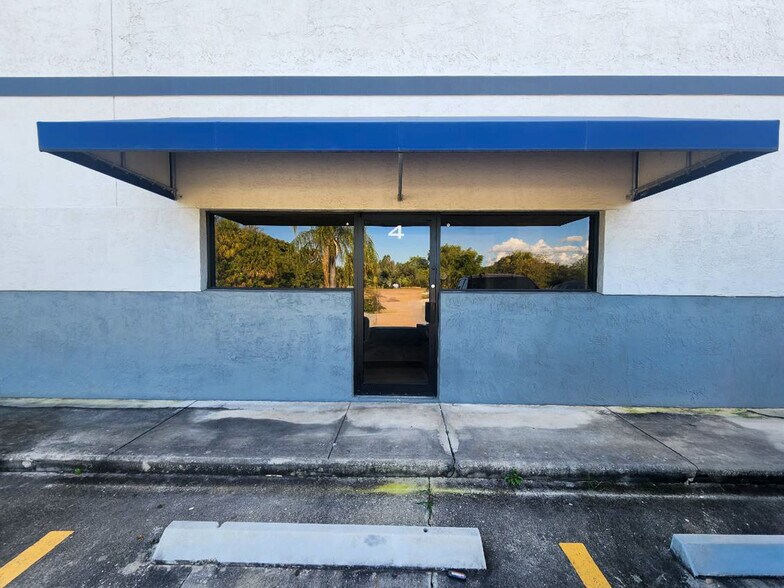 More Photos Of 3520 Consumer St, West Palm Beach Warehouse For Lease