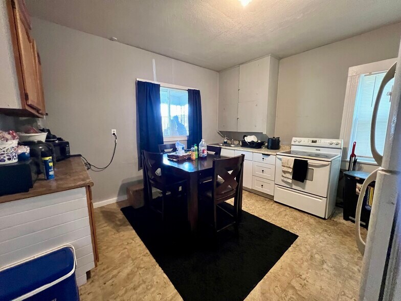 More Photos Of 2502 Pine Ave, Mattoon Apartments For Sale