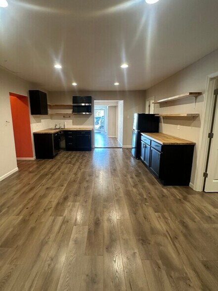 More Photos Of 29 S Trooper Rd, Norristown Warehouse For Lease