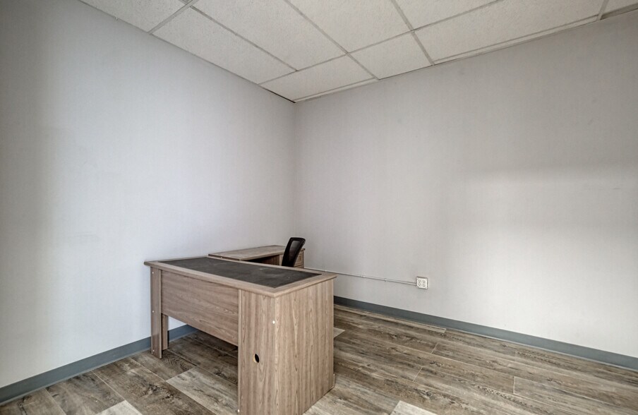 More Photos Of 6501 Arlington Expy, Jacksonville Office Residential For Sale