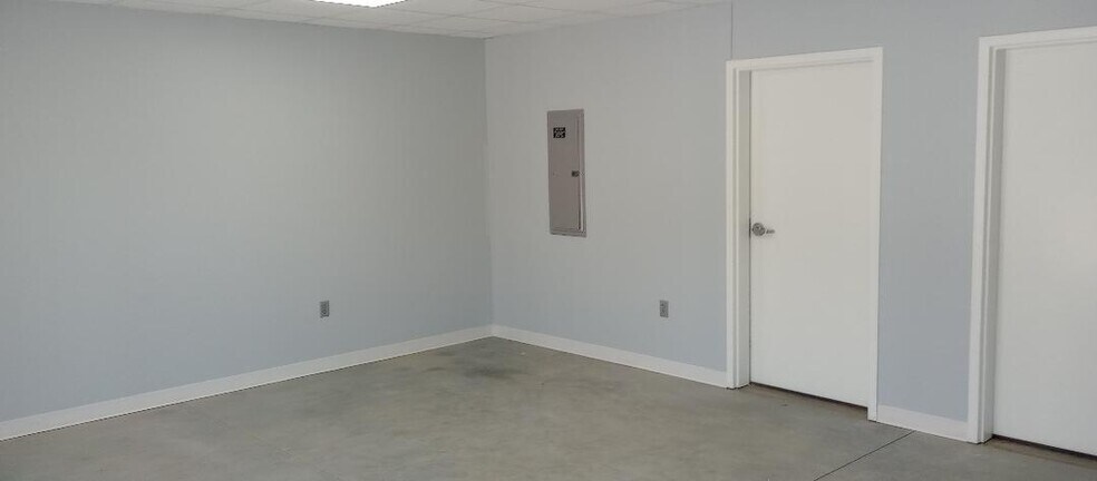 More Photos Of 1621 W 79th St, Tulsa Self Storage For Lease