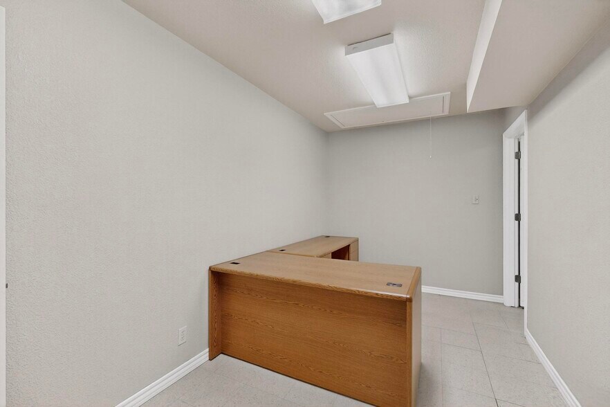 More Photos Of 2620 Carson St, Haltom City Light Distribution For Lease