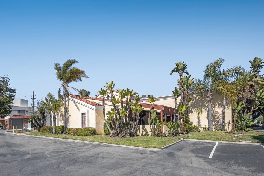 More Photos Of 3360 Ocean Park Blvd, Santa Monica Restaurant For Lease