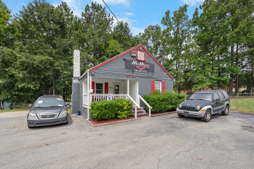 More Photos Of 5265 N Roxboro St, Durham Freestanding For Lease