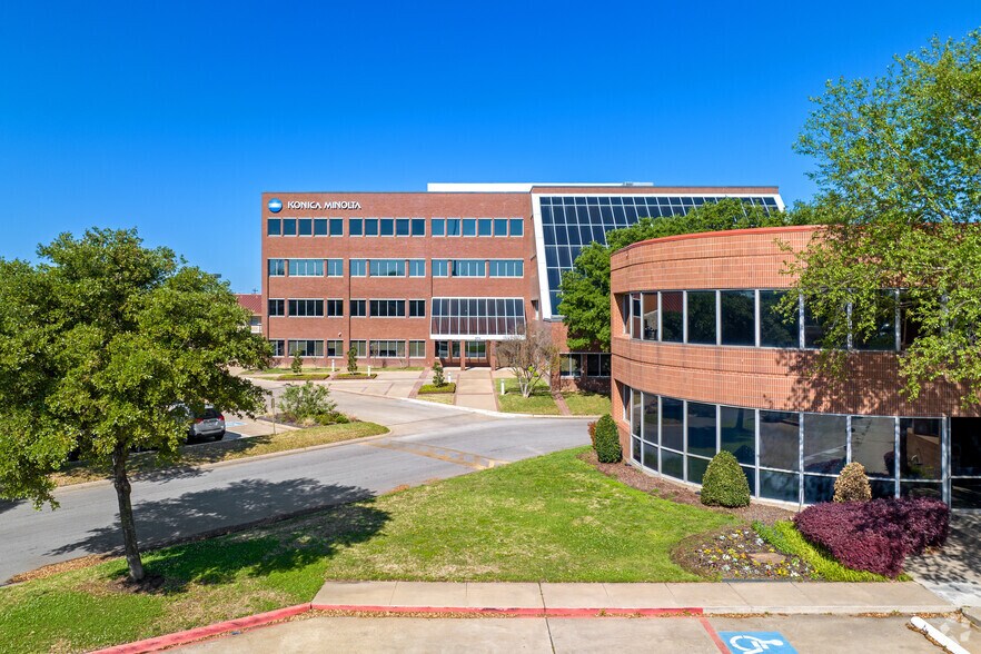 More Photos Of 8713 Airport Fwy, North Richland Hills Office For Lease