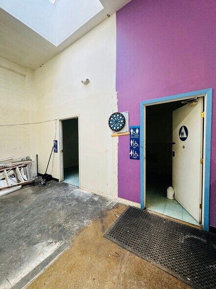 More Photos Of 335-337 Jones St, San Francisco Storefront For Lease
