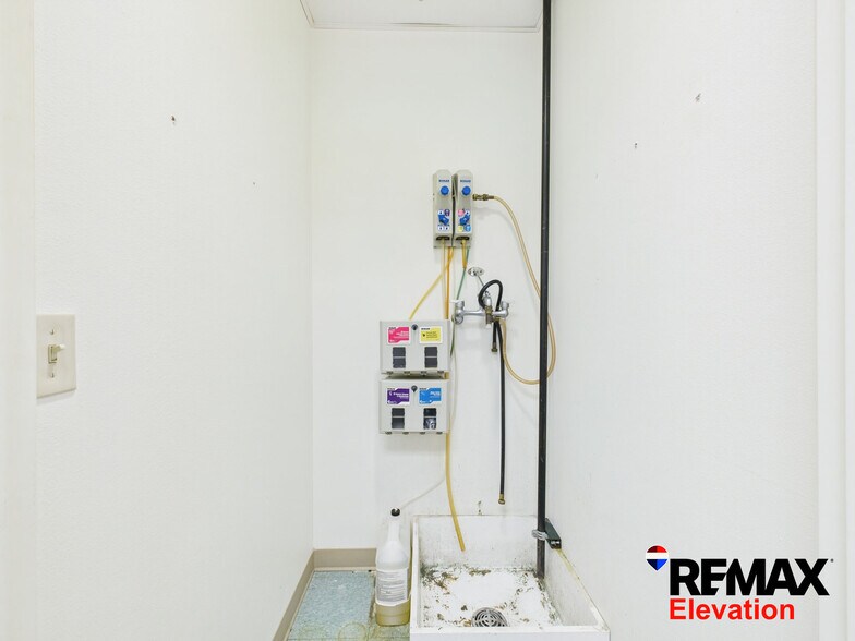 More Photos Of 156 N 6th St, Basin Office For Sale