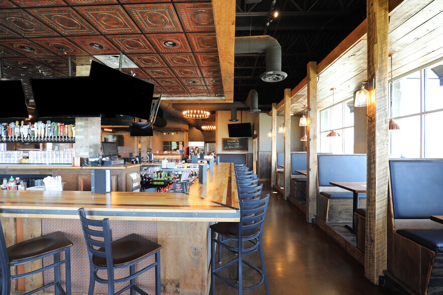 More Photos Of 1710 Crossings Blvd, Shakopee Restaurant For Sale
