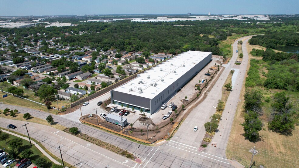 More Photos Of 1000 Spinks Rd, Lewisville Warehouse For Lease