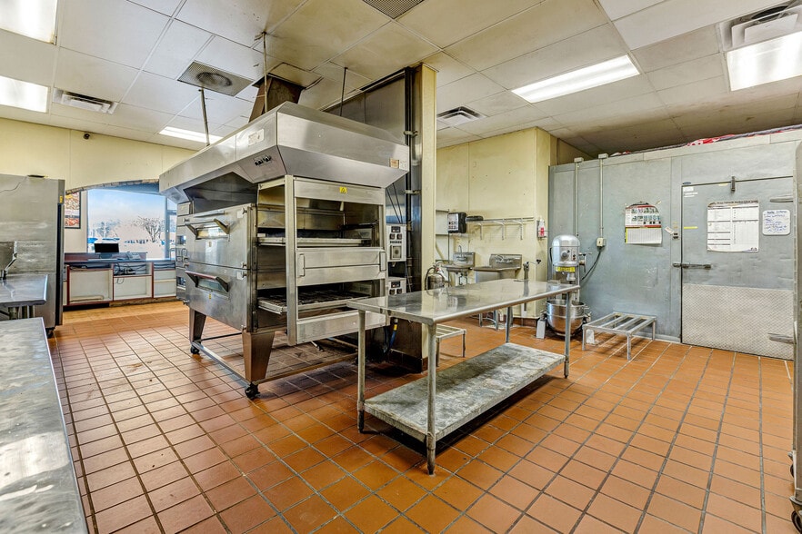More Photos Of 920 Loveland-Madeira Rd, Loveland Storefront For Lease