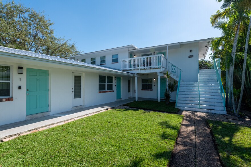 More Photos Of 820 NE 21st Dr, Wilton Manors Apartments For Sale