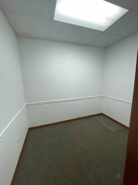 More Photos Of 6 Emerald Ter, Swansea Medical For Lease