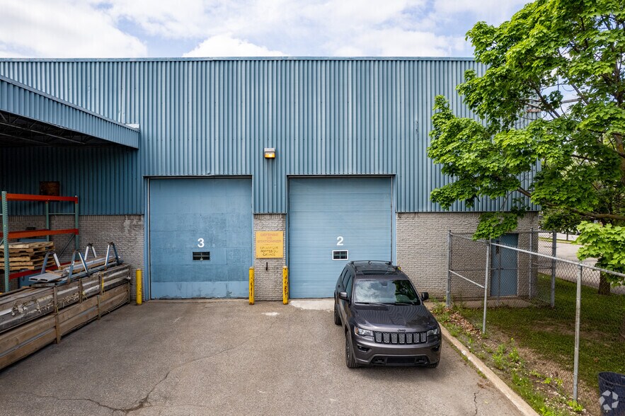 More Photos Of 2200 Av Bennett, Montréal Warehouse For Lease