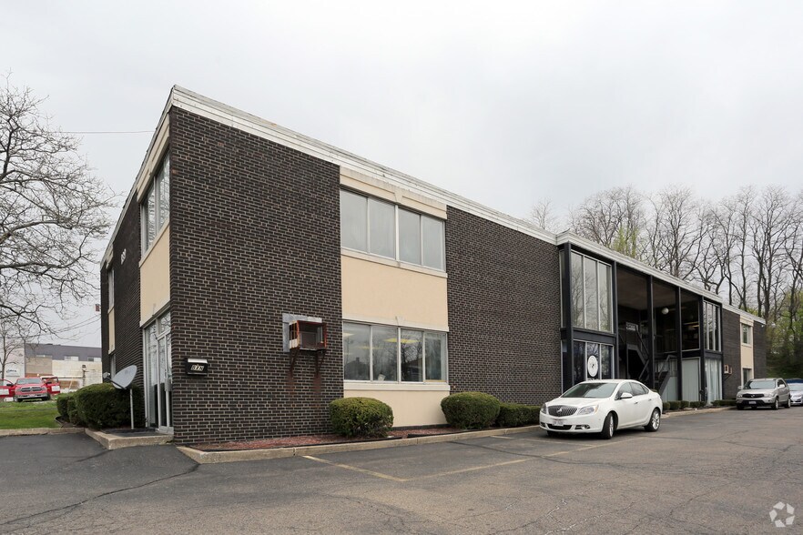 More Photos Of 839 E Market St, Akron Medical For Sale