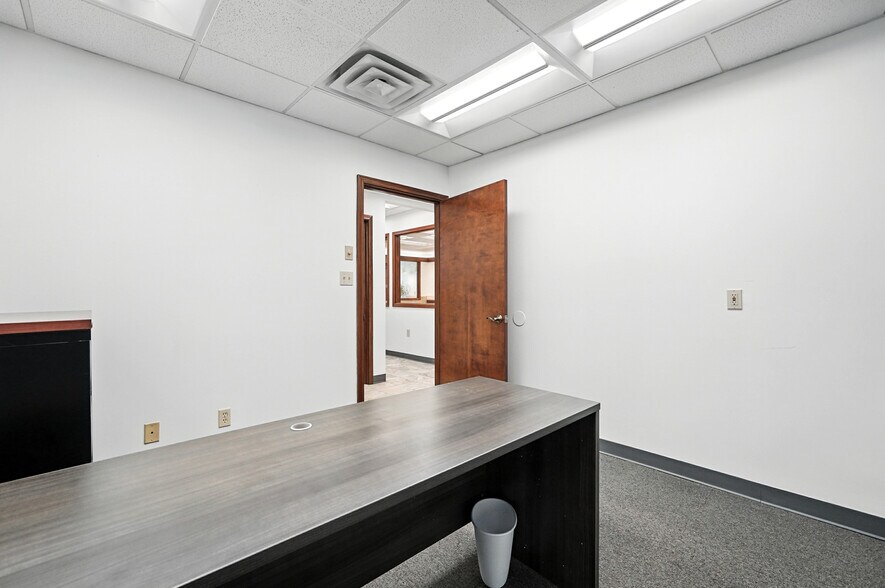 More Photos Of 5636 Bridgetown Rd, Cincinnati Medical For Sale