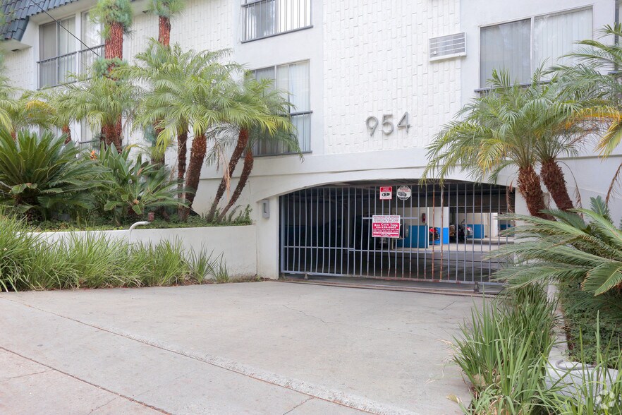 More Photos Of 954 Palm Ave, West Hollywood Apartments For Sale