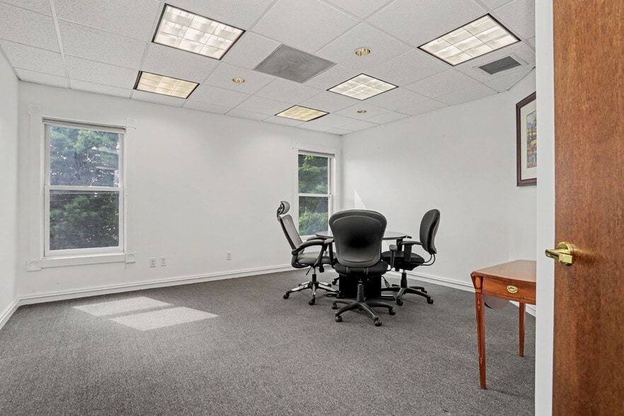 More Photos Of 27 Mill Plain Rd, Danbury Office For Sale