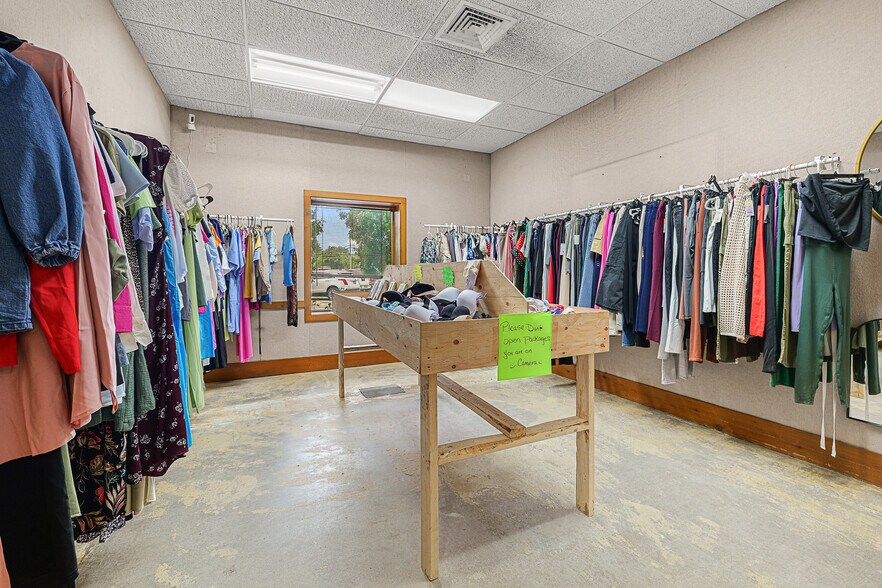 More Photos Of 254 Winnebago Dr, Fond Du Lac Office For Sale