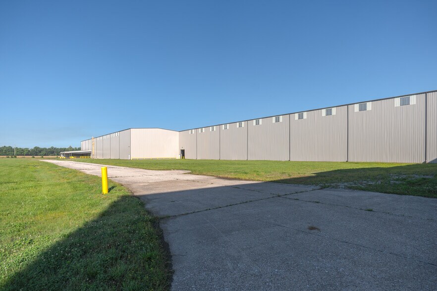 More Photos Of 2870 River Rd, Hawesville Warehouse For Lease