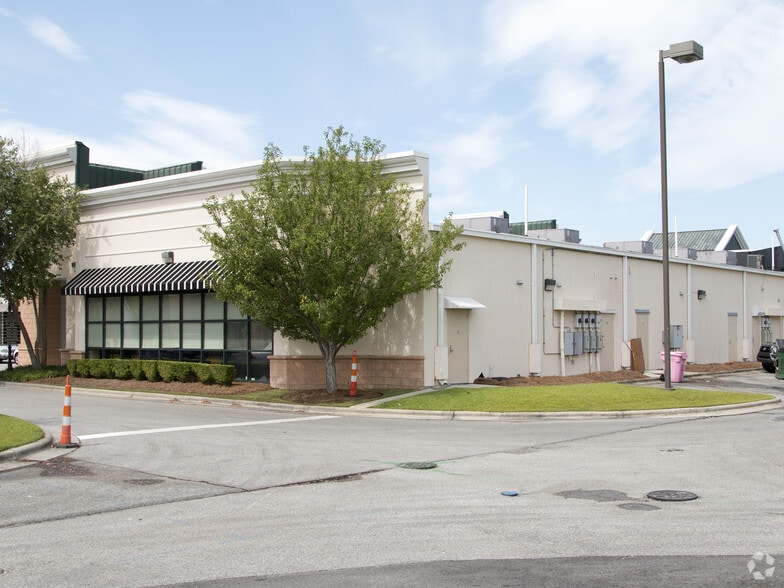 More Photos Of 1113 Military Cutoff Rd, Wilmington General Retail For Lease