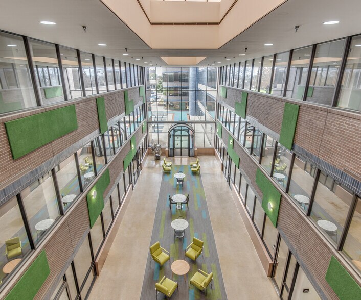 More Photos Of 2351 W Northwest Hwy, Dallas Office For Lease