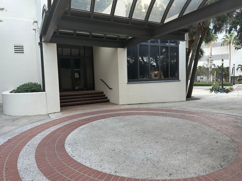 More Photos Of 1255 N Gulfstream Ave, Sarasota Apartments For Sale