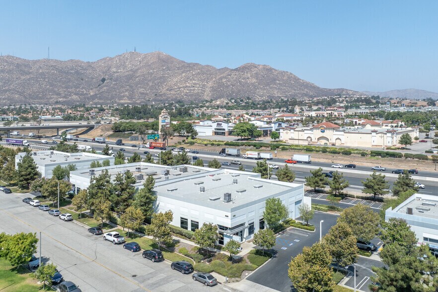 More Photos Of 6220 Rivercrest Dr, Riverside Distribution For Lease
