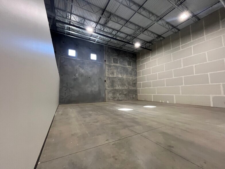 More Photos Of 4617 Sw 25th Cir, Oklahoma City Industrial For Lease