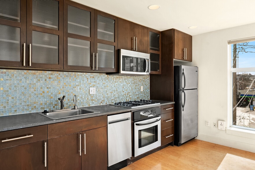More Photos Of 1502 NW 52nd St, Seattle Office Residential For Sale