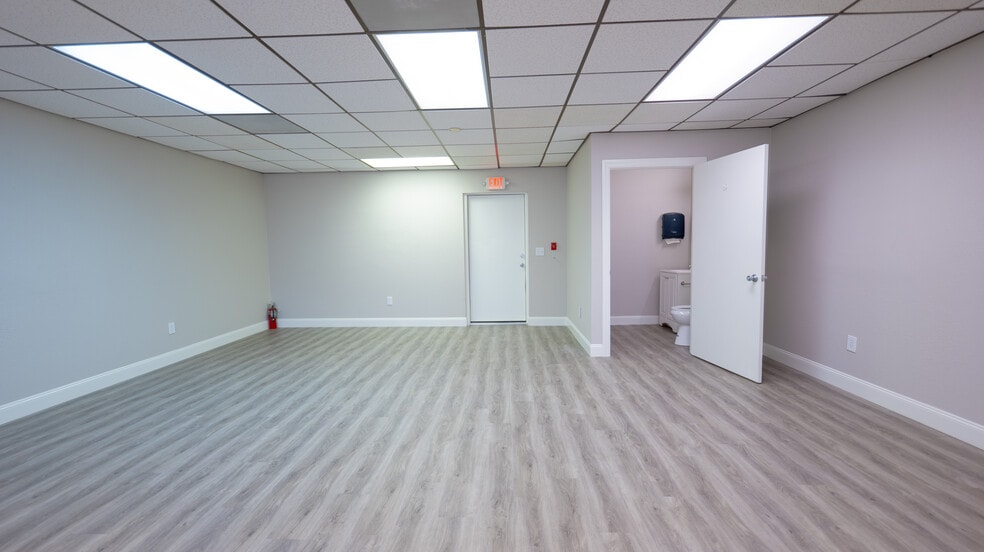 More Photos Of 190 Patricia Ave, Dunedin Office For Lease