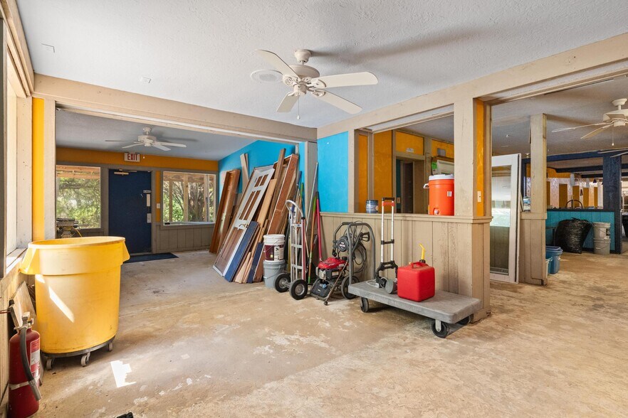 More Photos Of 6024 Cortez Blvd, Weeki Wachee General Retail For Sale