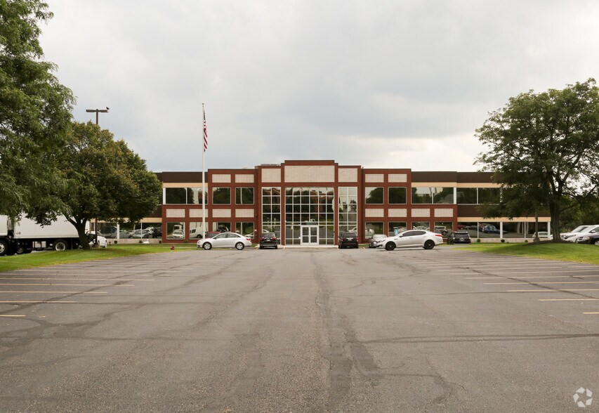 More Photos Of 4100 Holiday Ave NW, Canton Office For Lease