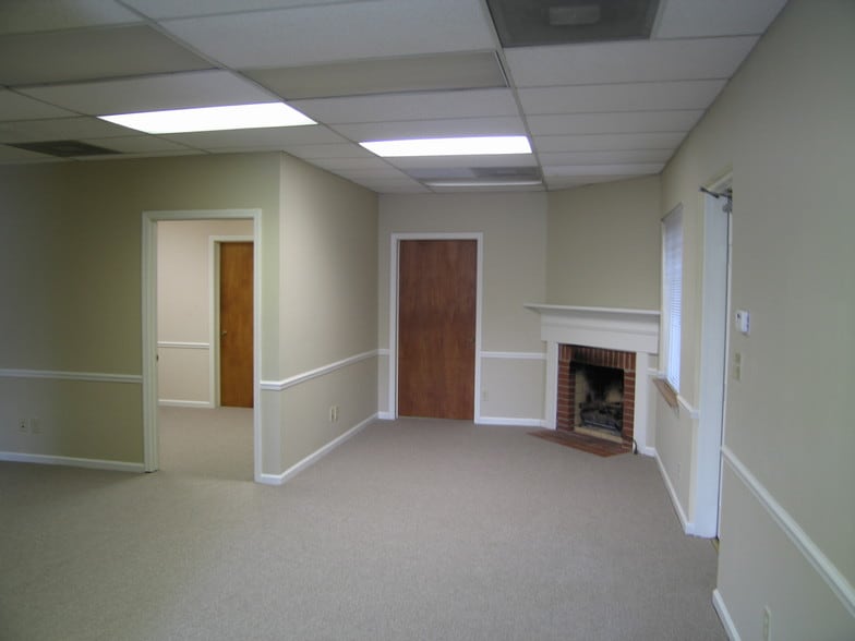 More Photos Of 300 W Broome St, Lagrange Office For Sale