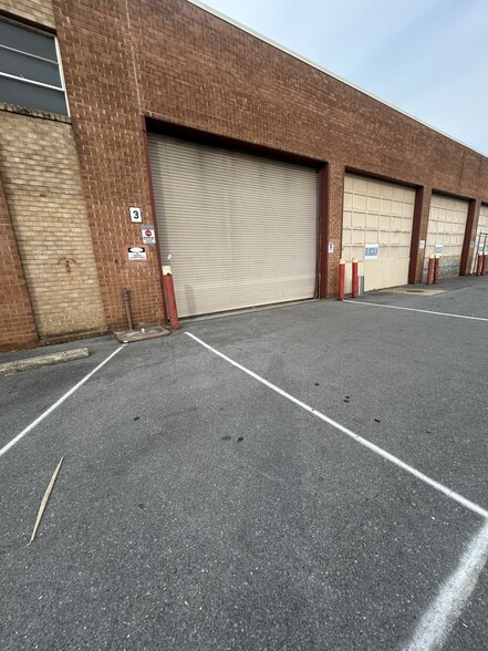More Photos Of 4900 Frolich Ln, Hyattsville Warehouse For Lease